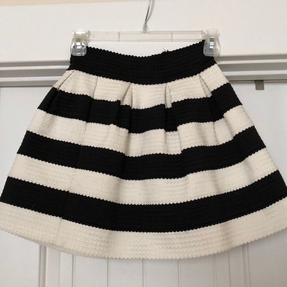 Black and white structured skirt